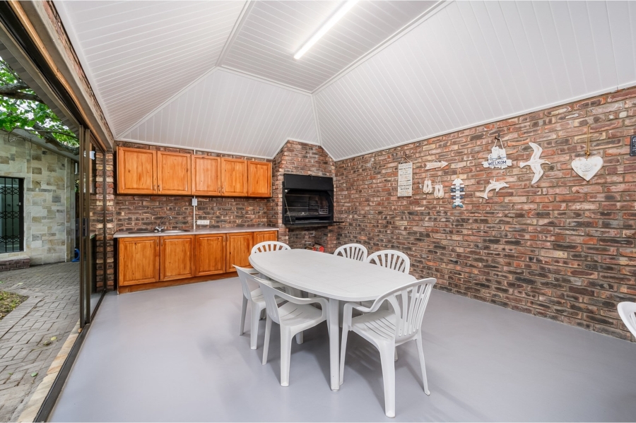 4 Bedroom Property for Sale in Summerstrand Eastern Cape
